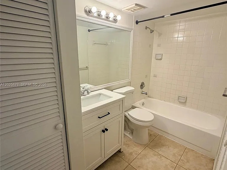 19216 Glenmoor Dr #19216 — Photo 29