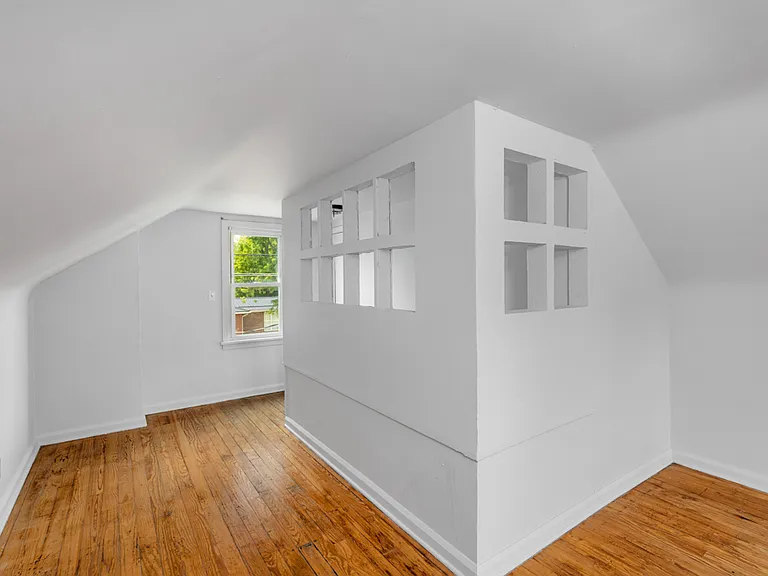 1101 15th St NE — Photo 4