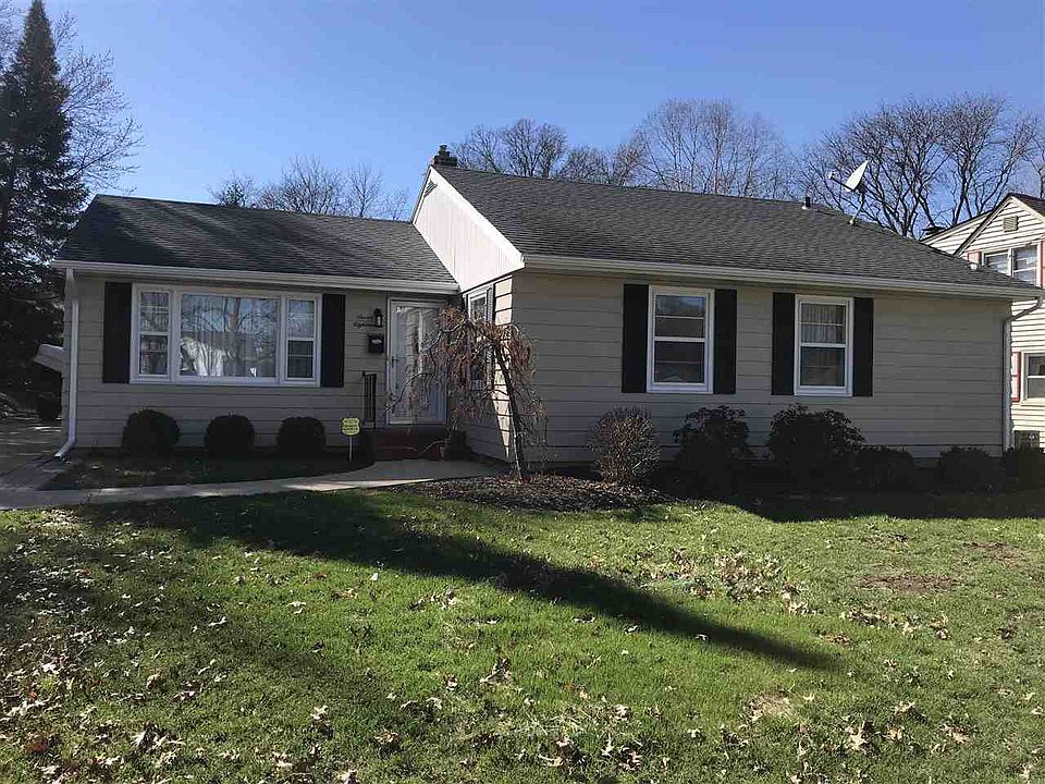 1st image of 718 Winthrop Ln