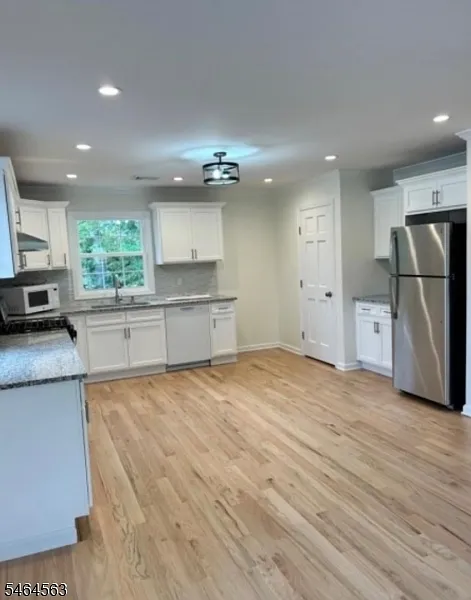 2 bed, 1.0 bath, $2,500 — Photo 2
