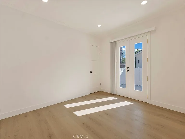2108 N Pass Ave — Photo 13