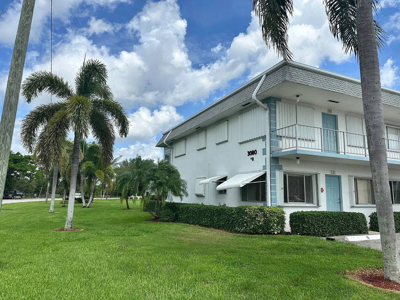 1 bed, 1.0 bath, 720 sqft, $1,275 — Photo 2