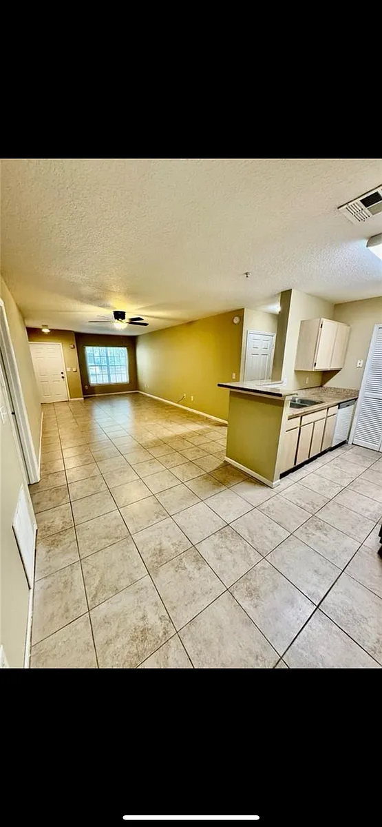 Building Photo - 4364 S Kirkman Rd #311