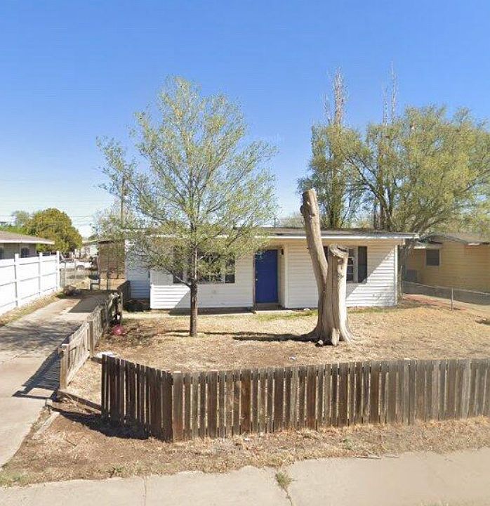 1st image of 4207 SE 16th Ave