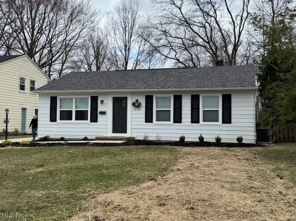 24125 Ambour Dr, North Olmsted, OH 44070