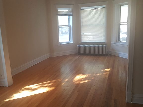 3rd image of 1257 W Newport Ave