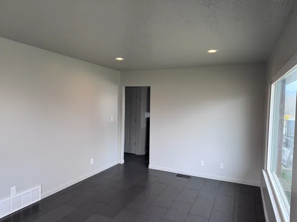 3879 S 2050 W, Roy, UT 84067