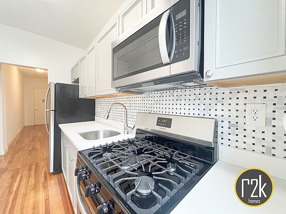 4th image of 28-28 29th St #B7