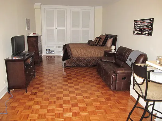 Rented by Metropolis Real Estate of Manhattan | media 7