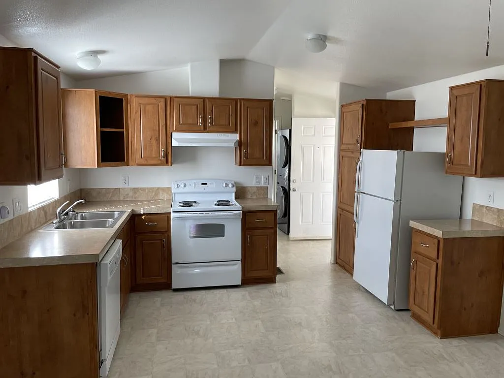 2 bed, 2.0 bath, 784 sqft, $1,200 — Photo 2