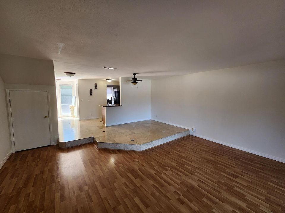 1st image of 23821 Hillhurst Dr APT 17