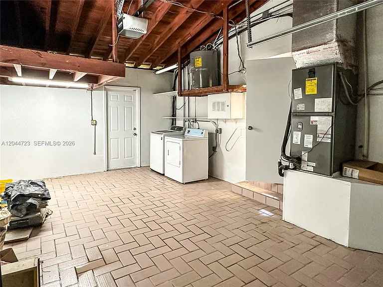 1415 Genoa St — Photo 15