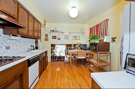 3rd image of 5041 W Lee St