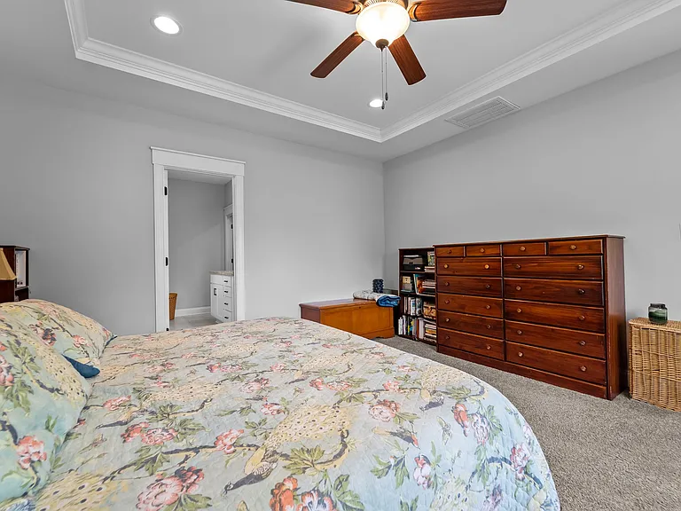 130 Amelia Dr — Photo 23