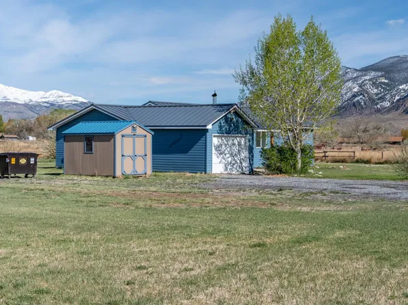 21 Sunburst Dr, Cody, WY 82414