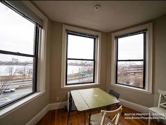 5th image of 39 Bay State Rd APT 3R