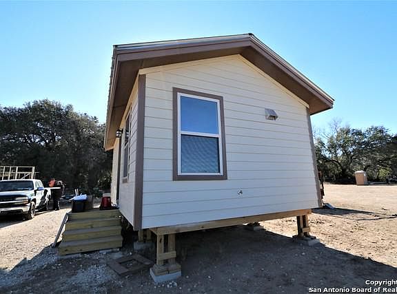 5th image of 306 Willow Springs Dr