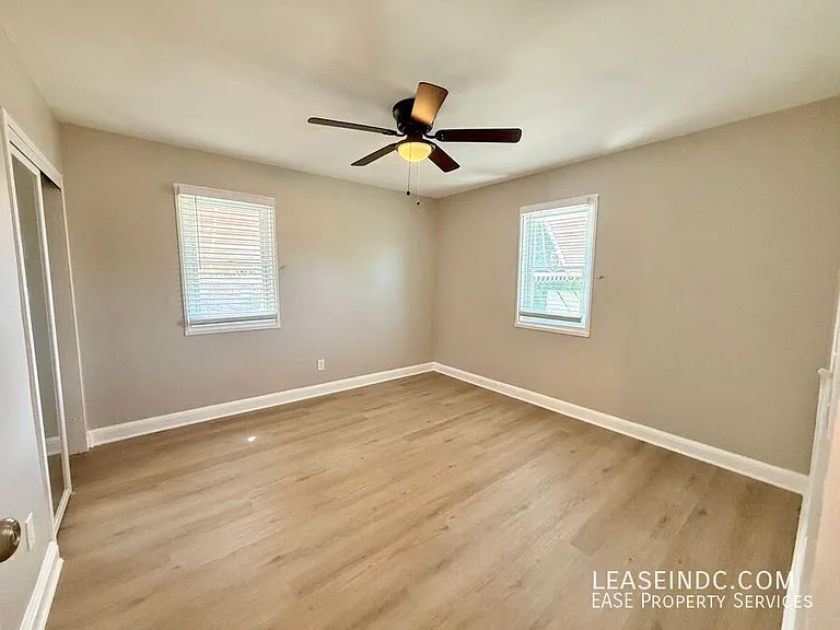 733 Crittenden St NE — Photo 15