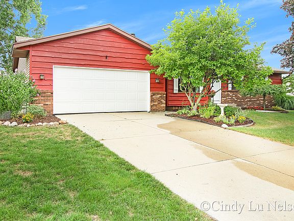 3rd image of 3017 Bluewater Ln SW