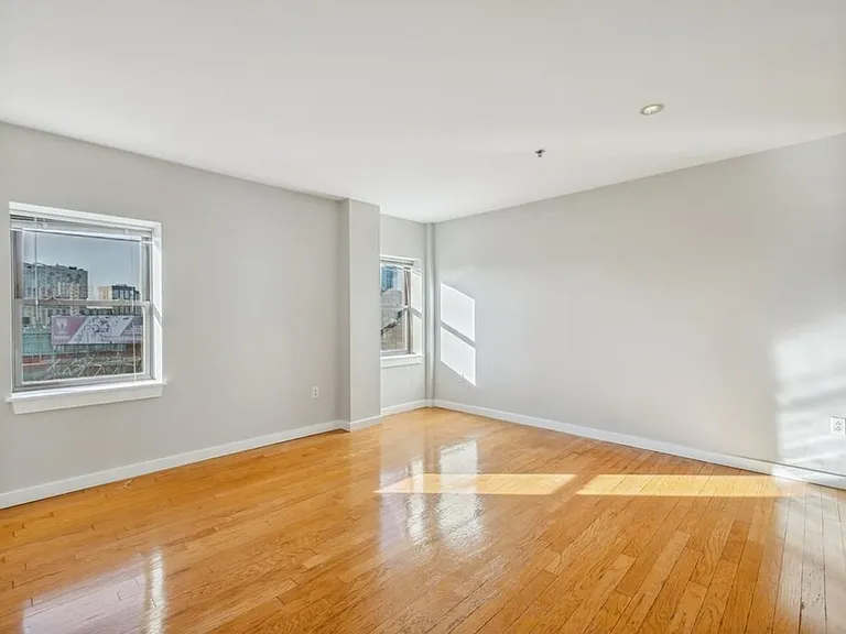 534 Commonwealth Ave #7E — Photo 1