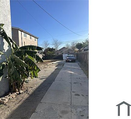 2nd image of 632 1/2 W 84th St #2