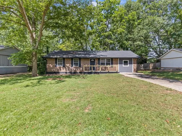 8221 Queens Dr, Jonesboro, GA 30238