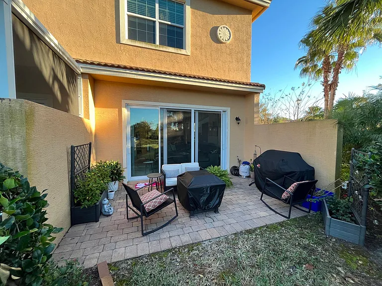 675 SW Glen Crest Way — Photo 3