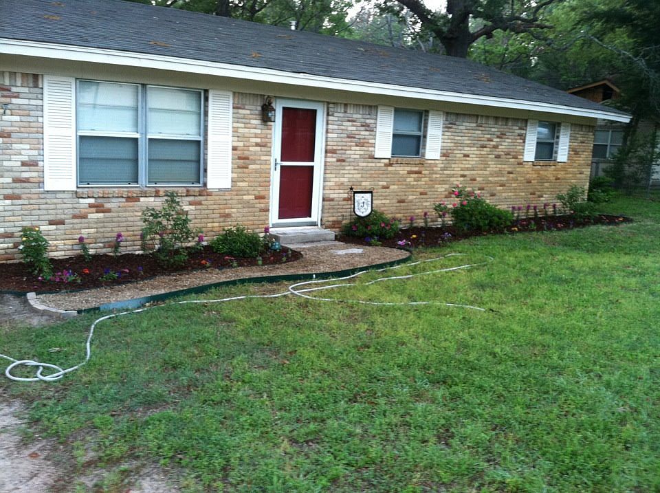 1st image of 917 W Cayuga Dr