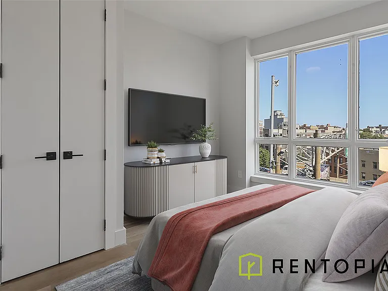 411 Meeker Ave #602N — Photo 4