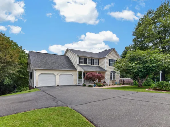 78 Stonebrook Dr, Galax, VA 24333