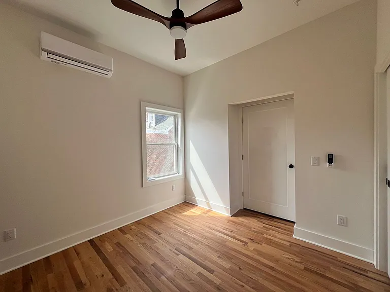 106 E Broad St — Photo 3