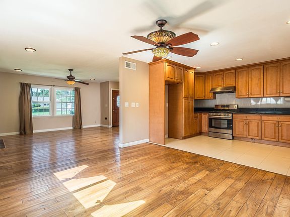 2nd image of 23718 Meadow Falls Dr