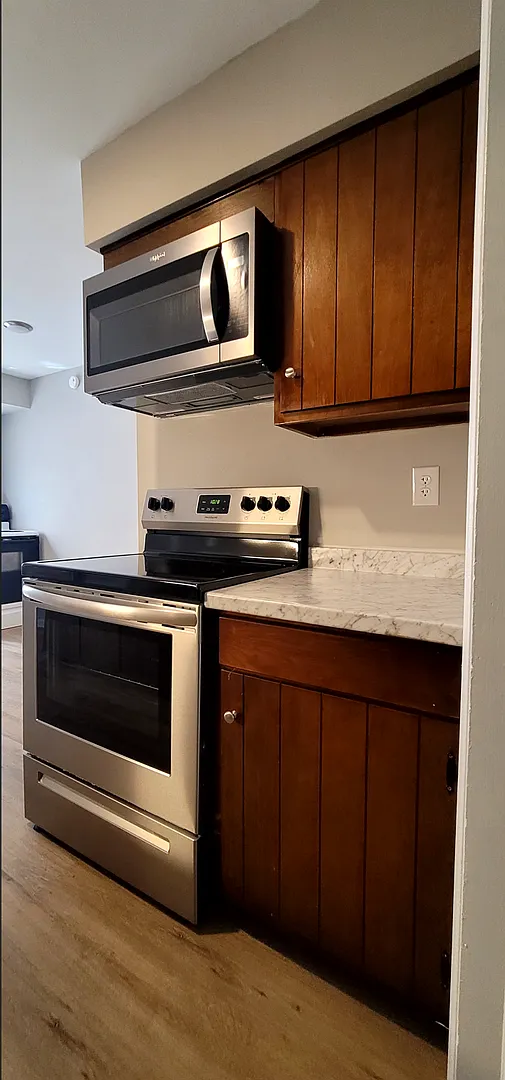 3030-3032 Creekview Circle — Photo 2