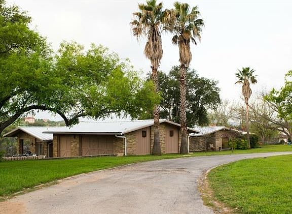 2nd image of 3600 Circle Dr