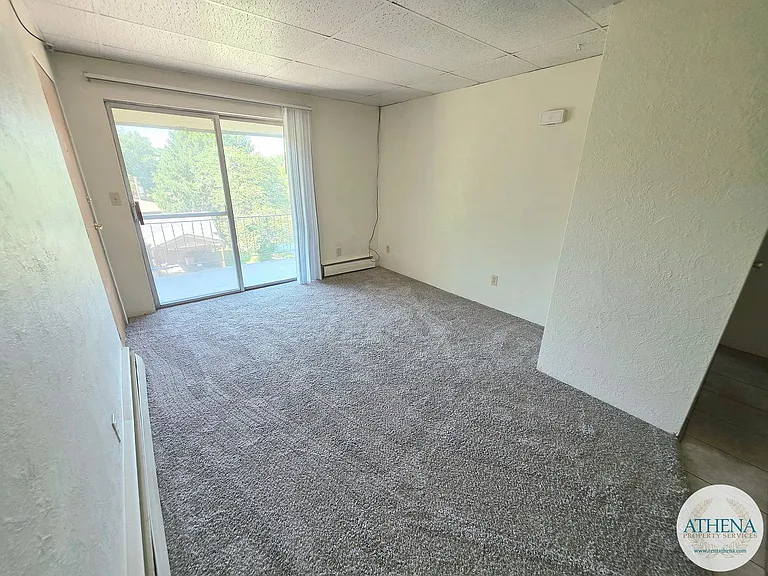 701 Watkins Dr — Photo 4