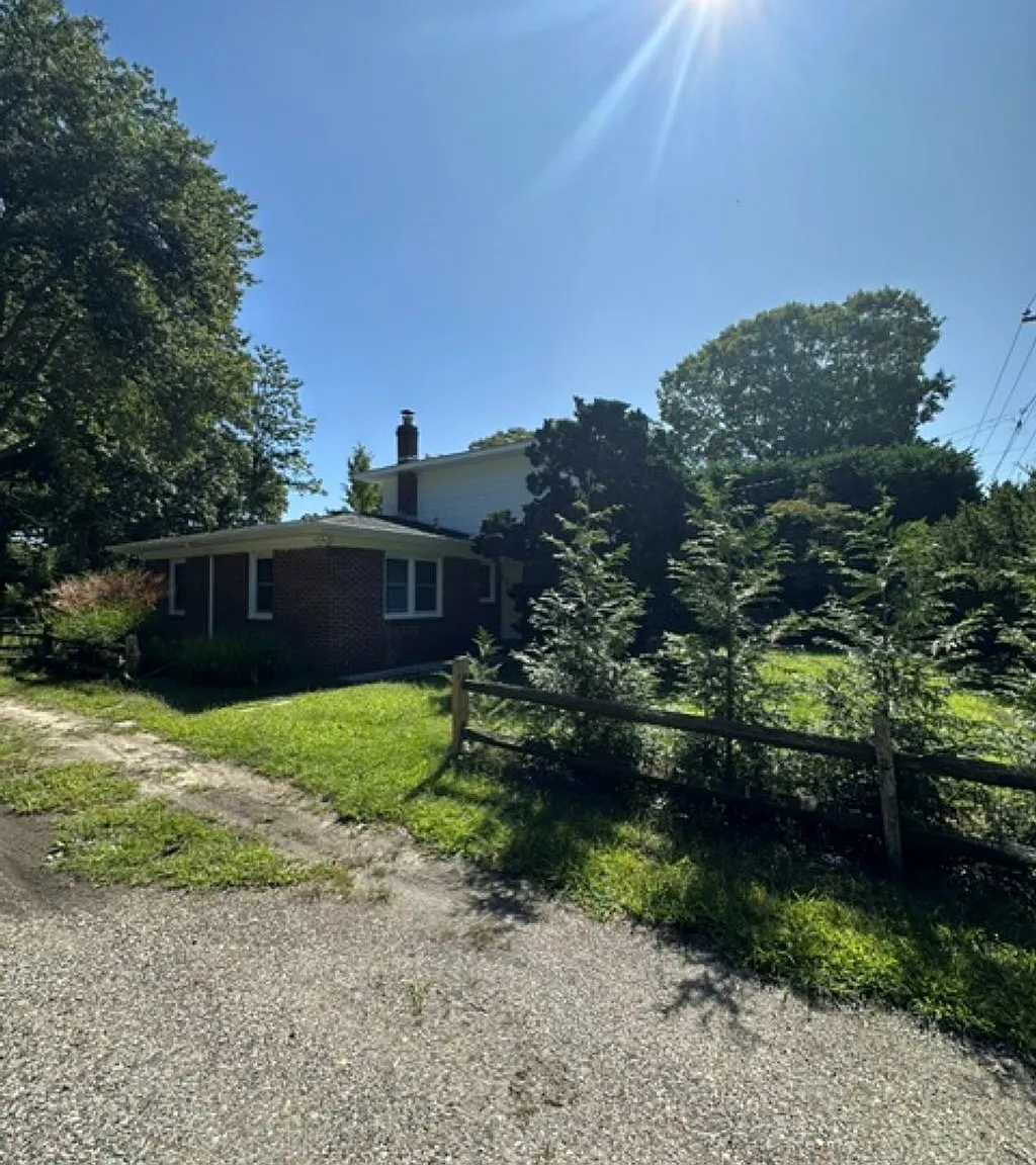 Close to All in Hampton Bays — Photo 1