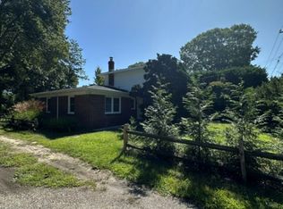 85 Springville Rd, Hampton Bays, NY 11946