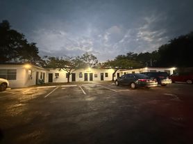 424 NW 15th Ter