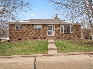 10279 Dixie Dr, Dubuque, IA 52001