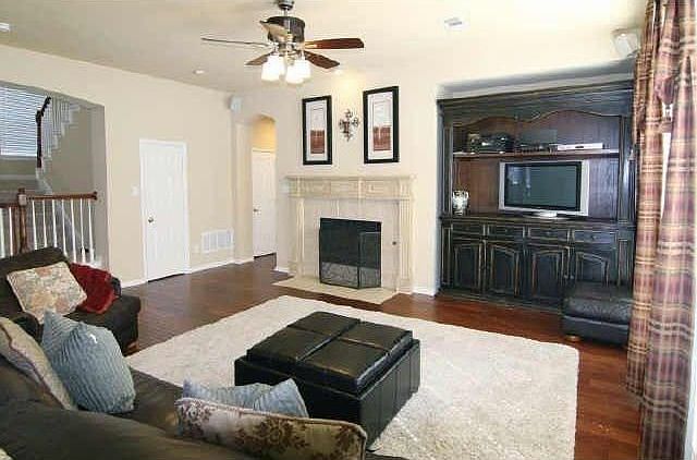 2nd image of 2518 Avalon Dr