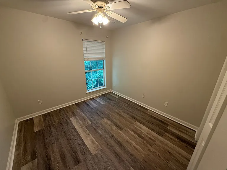 500-502 Greentree Ter — Photo 12