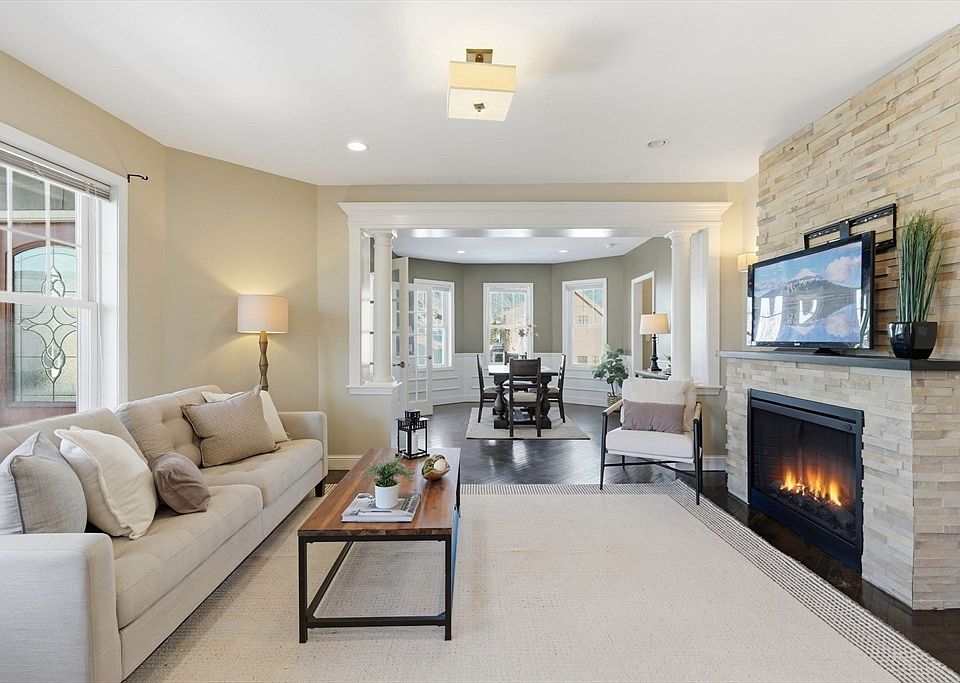 1st image of 108-110 Burrill St Unit 1