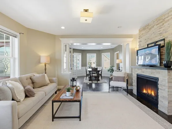 108-110 Burrill St Unit 1, Swampscott, MA 01907