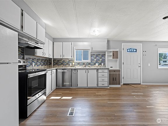 5th image of 900 N Grape Drive #13