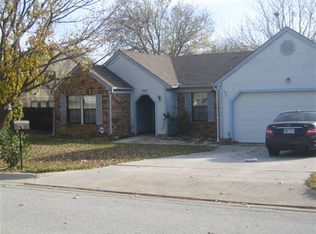 897 E Riverside Dr, Grapevine, TX 76051