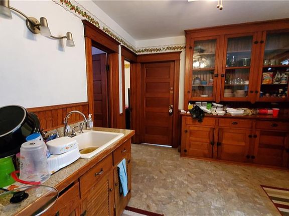 2nd image of 72 Moreland St