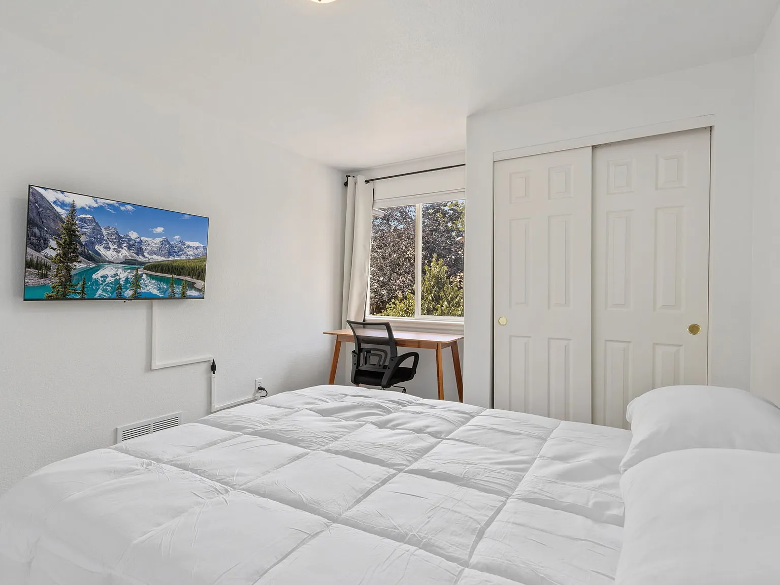 6 bed, 2536 sqft, $950 — Photo 2