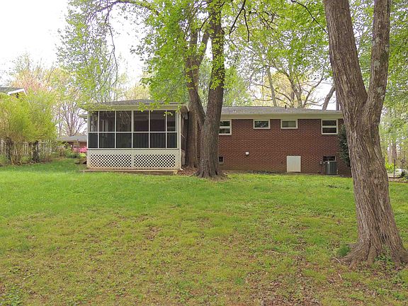 3rd image of 184 Edgewood Dr
