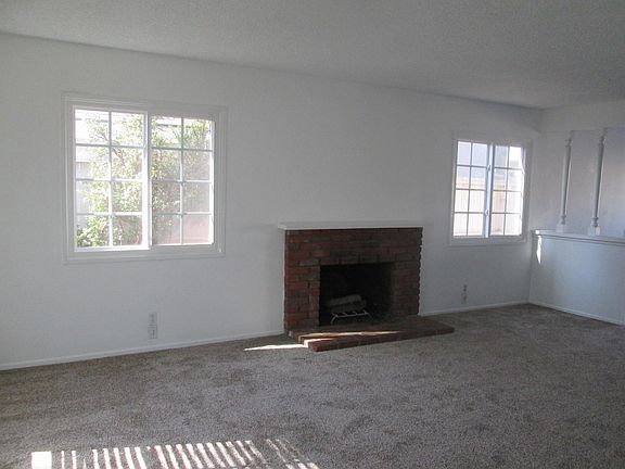 3rd image of 446 N Paulina Ave