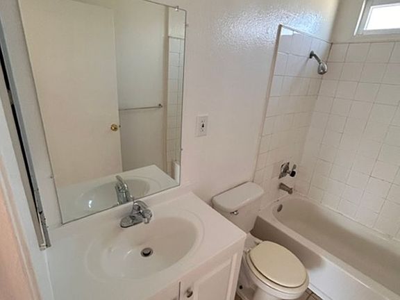 3rd image of 1901 N Spurgeon St APT 15